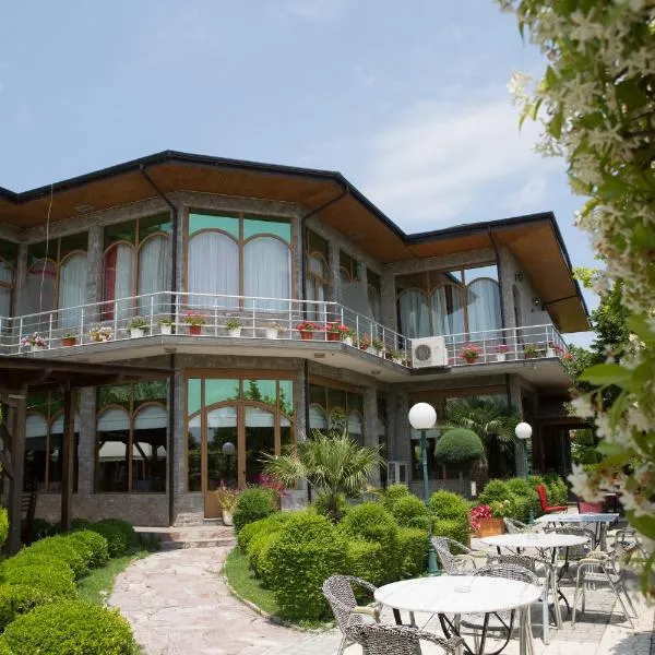 Buna Park Hotel, hotel di Shkodër