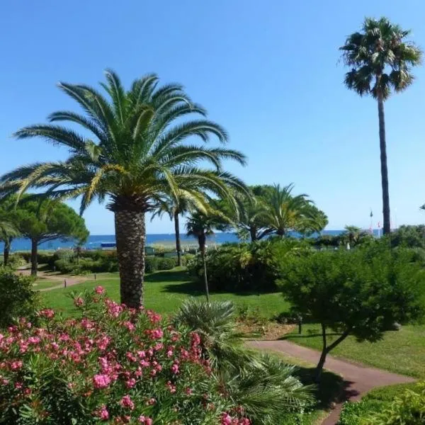 bel Appartement les pieds dans l'eau, hotelli kohteessa Villeneuve-Loubet