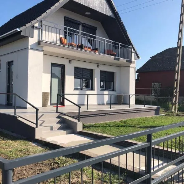 Korona Apartman Balatonboglár, отель в городе Балатонбоглар