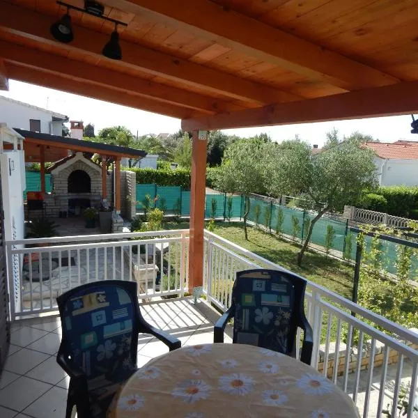 Apartman Duje, hotel a Petrcane