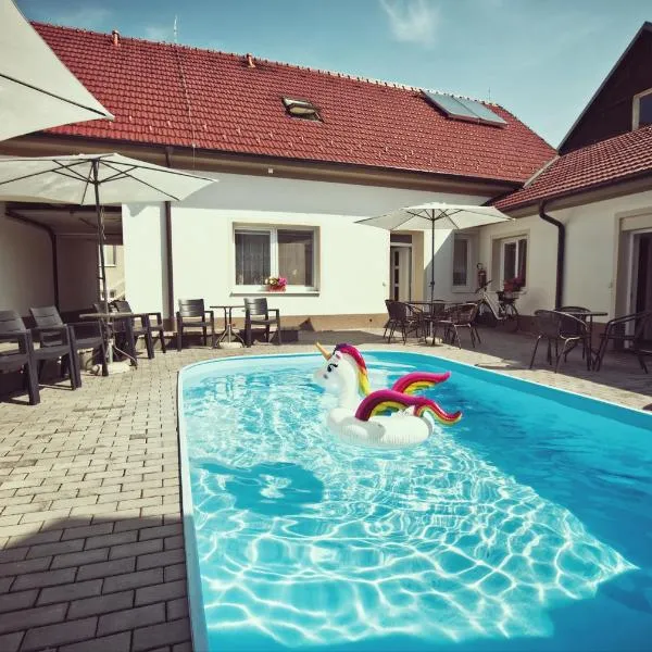 Penzion Kratochvíl, hotel din Dolní Dunajovice