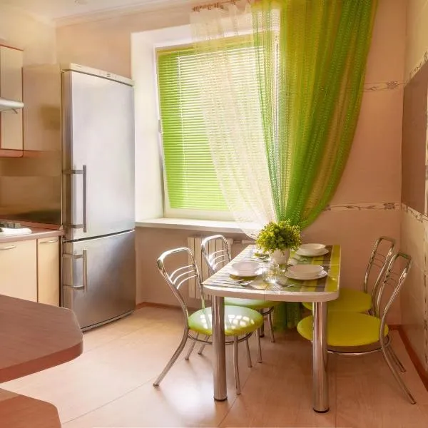 Luxury 3 Rooms Apartments in Center by Green House, hotel u gradu Sosnovka