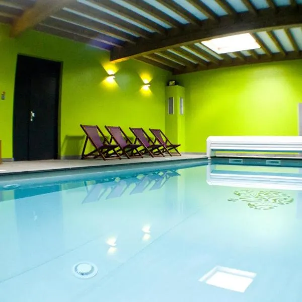 Gite Roche Des Ducs avec Piscine toute l'année, Spa, Sauna, Hammam โรงแรมในเฌราร์แมร์