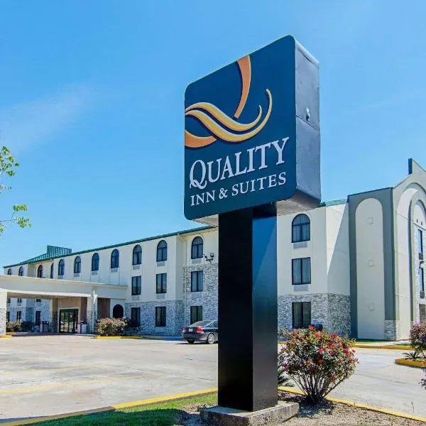 Quality Inn & Suites Near Tanger Outlet Mall, hotell i Gonzales