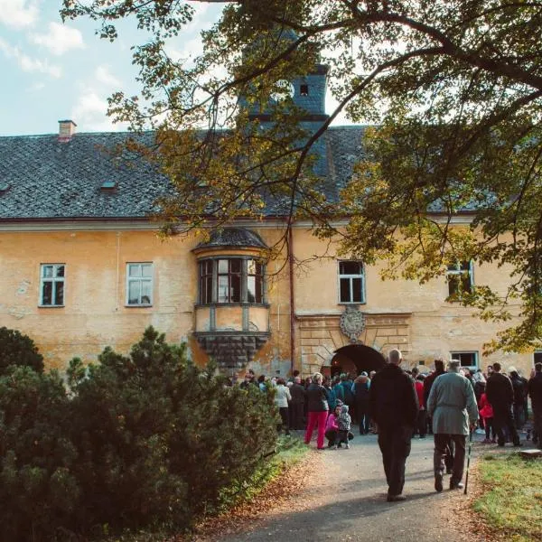 Zámek Ruda nad Moravou, viešbutis mieste Bludov