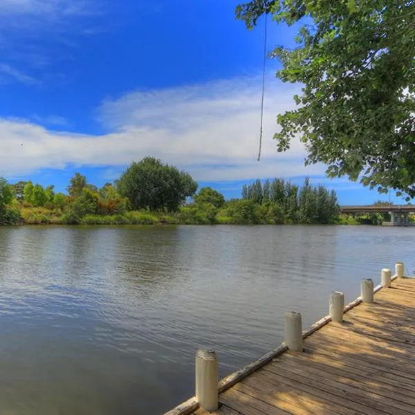 NRMA Bairnsdale Riverside Holiday Park, viešbutis mieste Bernsdeilis