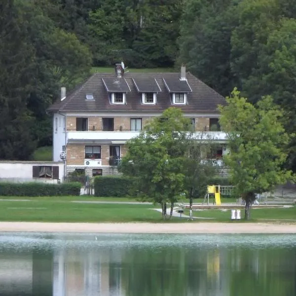 Hotel Restaurant La Chaumiere du Lac, hotelli kohteessa Doucier