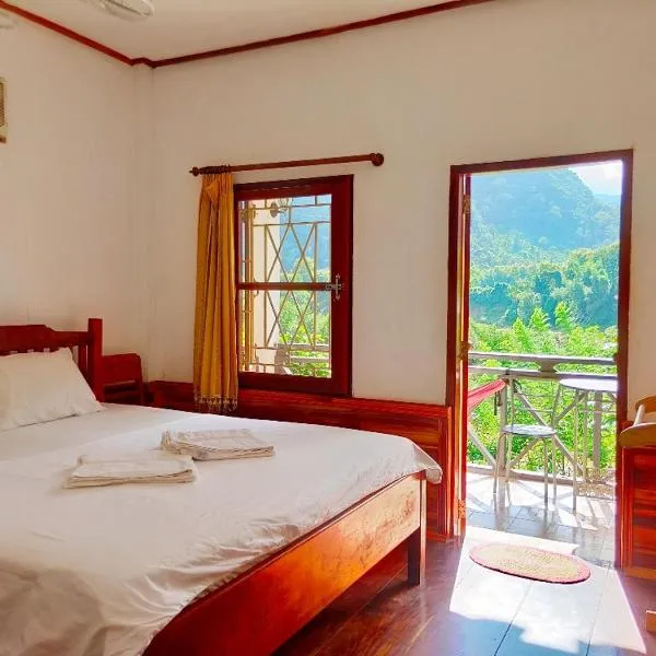 Sunset Bungalows & GH, hotell i Muang Ngoy