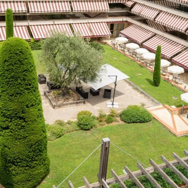 The Originals Boutique, Hôtel Les Strélitzias, hotel in Juan-les-Pins