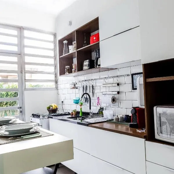 Apartamento com quintal em Alto de Pinheiros، فندق في ساو باولو