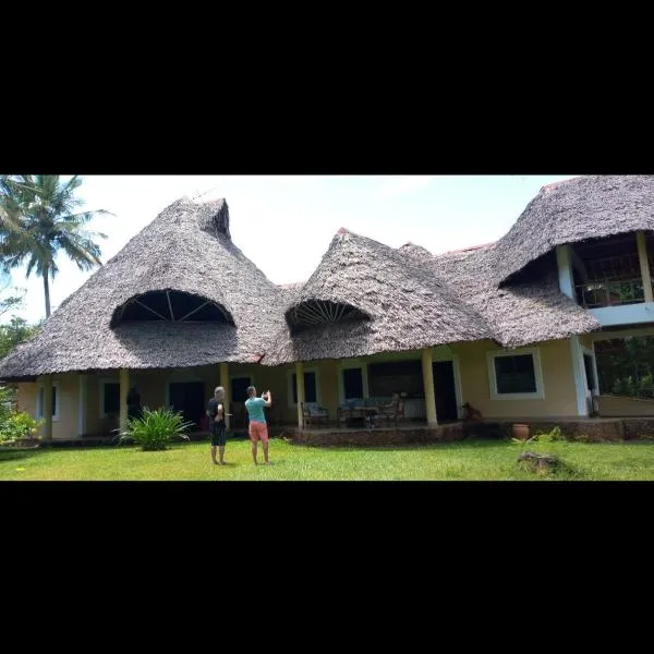 Diani Beach-Villa Kirsch, хотел в Galu