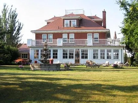 Wakamow Heights Bed and Breakfast, hotel sa Moose Jaw