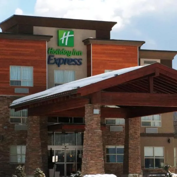 Holiday Inn Express Golden-Kicking Horse, an IHG Hotel: Golden şehrinde bir otel