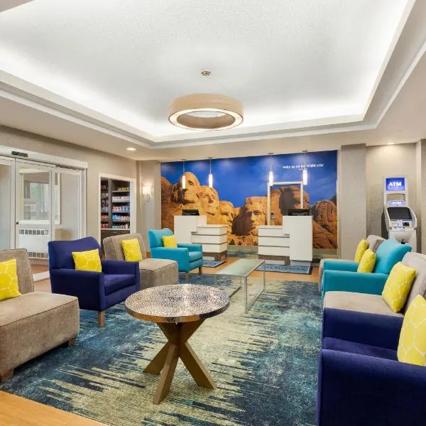 La Quinta Inn and Suites by Wyndham at WaTiki Waterpark, hotel v mestu Rapid City