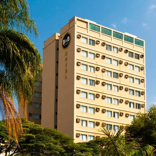 B&B HOTEL Uberlândia, hotelli kohteessa Uberlândia