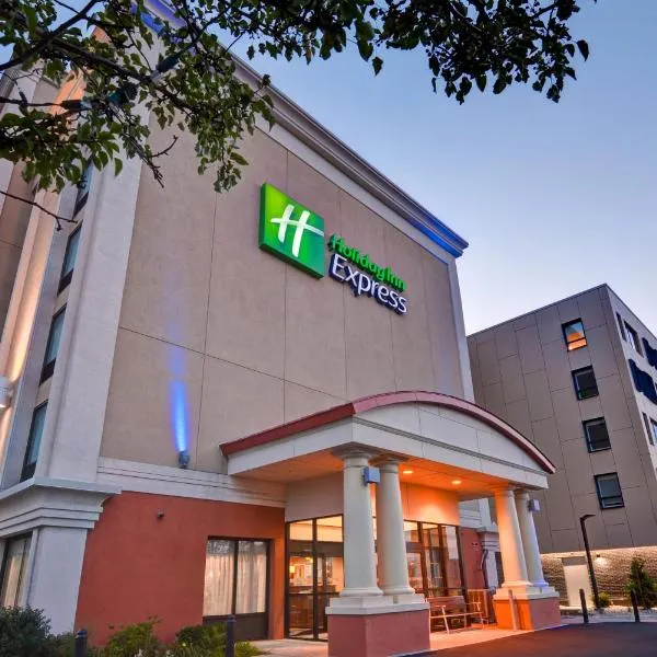 Holiday Inn Express Boston, an IHG Hotel, מלון בבוסטון