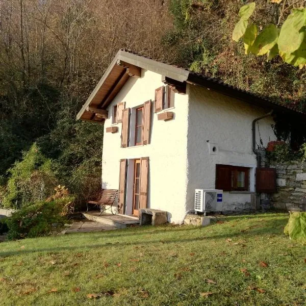 Romantica casetta nel verde con vista sul lago, hótel í Ispra