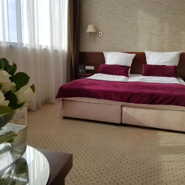 Hotel Starzyński، فندق في بلوك