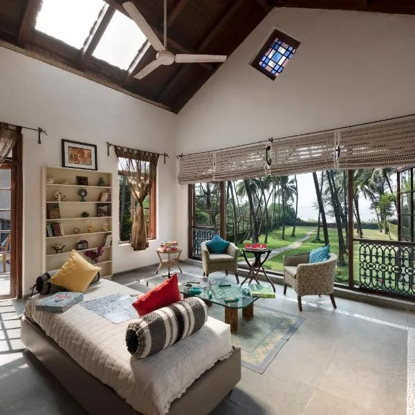 SaffronStays Thalassea, Alibaug - picturesque sea-facing villa with colonial decor, hotell i Nagaon