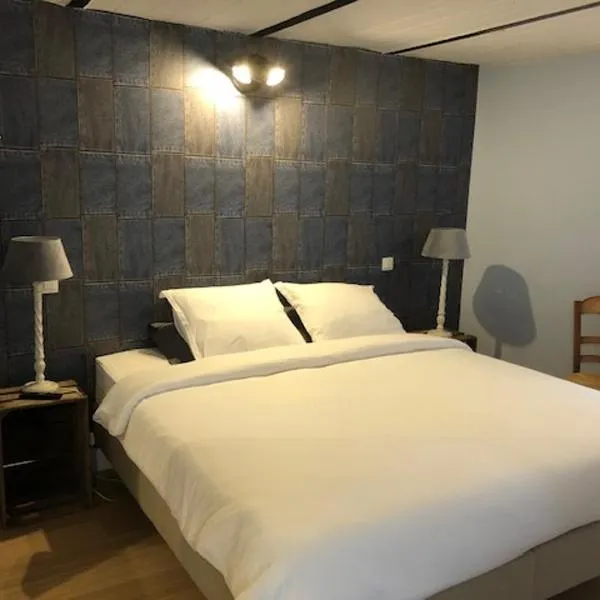 Cuerne bed&breakfast، فندق في كورتريك