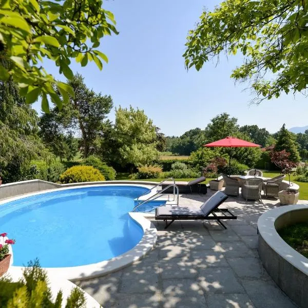 Old Oak House with pool, hotel u gradu 'Vinica'