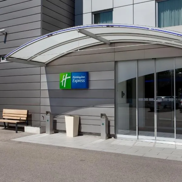 Holiday Inn Express Geneva Airport, an IHG Hotel, hotel em Genebra