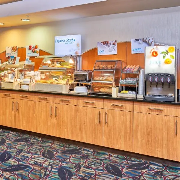 Holiday Inn Express & Suites El Paso Airport, an IHG Hotel, hotel u gradu El Paso