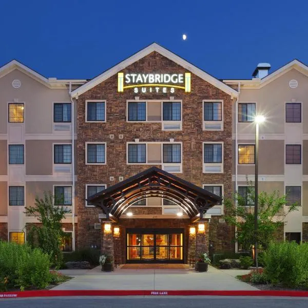 Staybridge Suites Fayetteville, an IHG Hotel โรงแรมในเฟย์เอตต์วิลล์