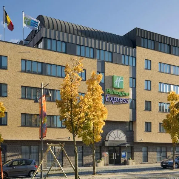 Holiday Inn Express Hasselt, an IHG Hotel، فندق في هاسيلت