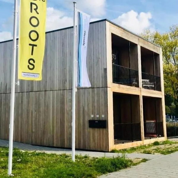 ROOTS Tiny House, hotel di Tilburg