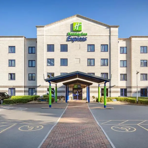 Holiday Inn Express Poole, an IHG Hotel، فندق في بول