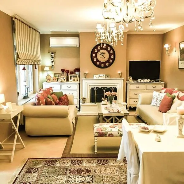 Luxury Family Villa Meteora، فندق في كالامباكا