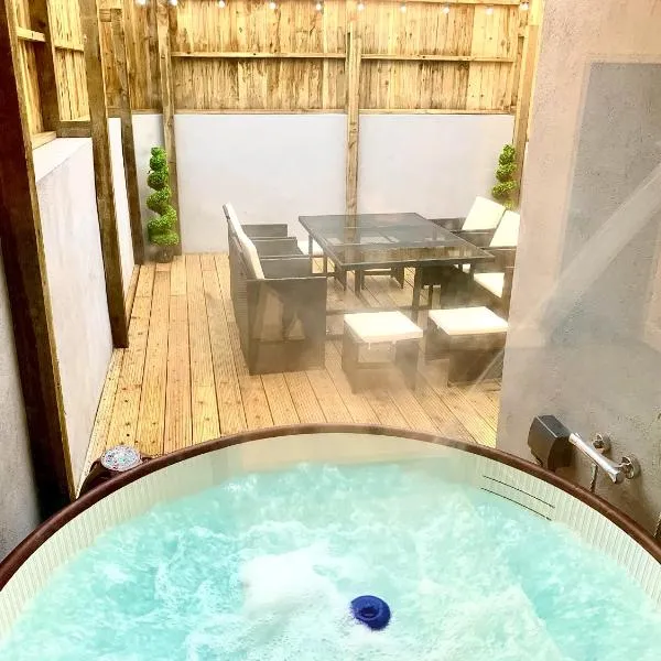 Victory luxury hot tub house, hotel en Blackpool