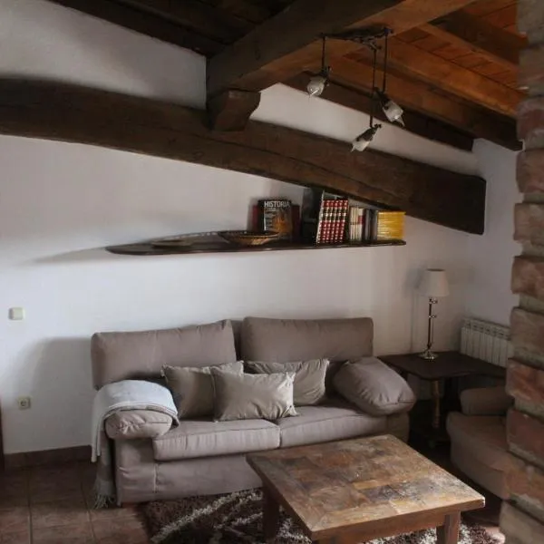 Casa Rural MAITETXU, hotel u gradu Zubiri