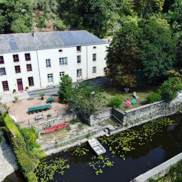 Moulin Pont Vieux Chambres d'hôtes, хотел в Шоле