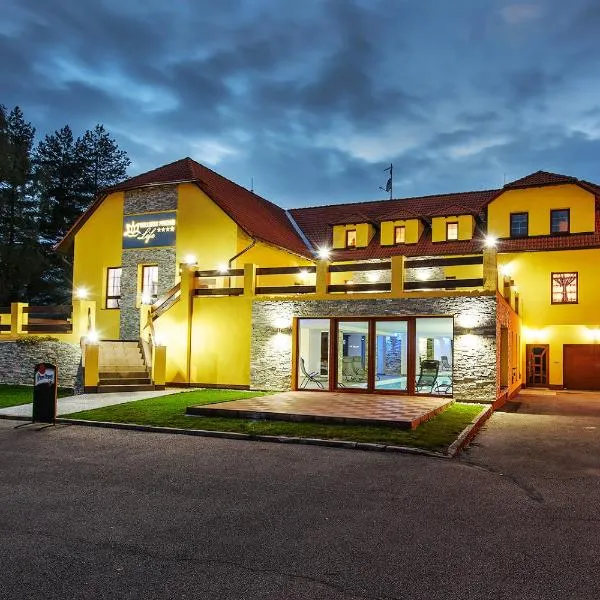 Wellness Penzion Life, hótel í Jindřichŭv Hradec