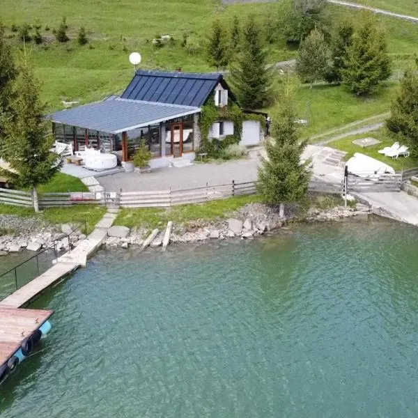 Traditional Casa Pescarului langa lac cu ponton, hótel í Colibiţa