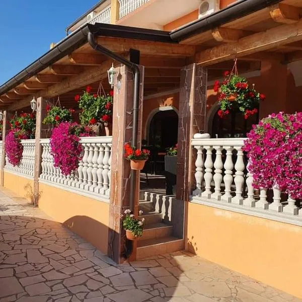 VILLA NIKOLINA, hotel in Medulin