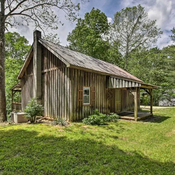 Waters Edge Retreat with Deck on Patoka Lake!, hotel Taswell városában