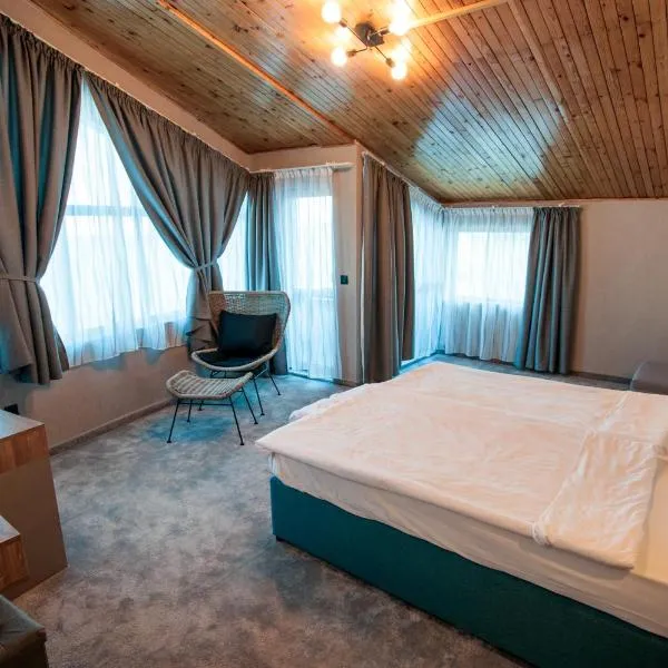 White House Family Hotel Spa zone, hotel u gradu Kavarna