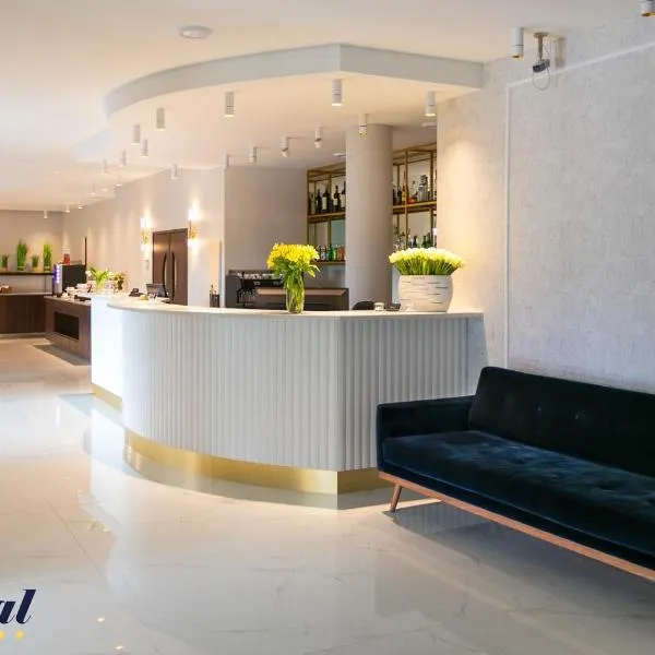 Hotel Mistral، فندق في ماركي