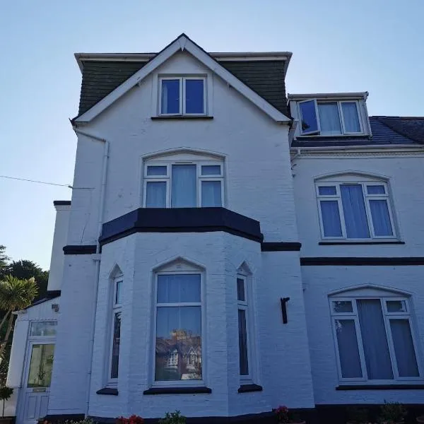 Coombe Lodge Holiday Flats, hotel di Torquay