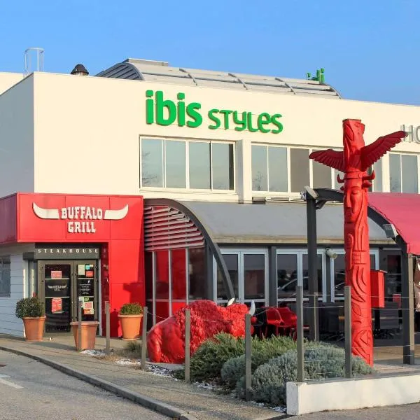 Prapoutel में, होटल Ibis Styles Crolles Grenoble A41