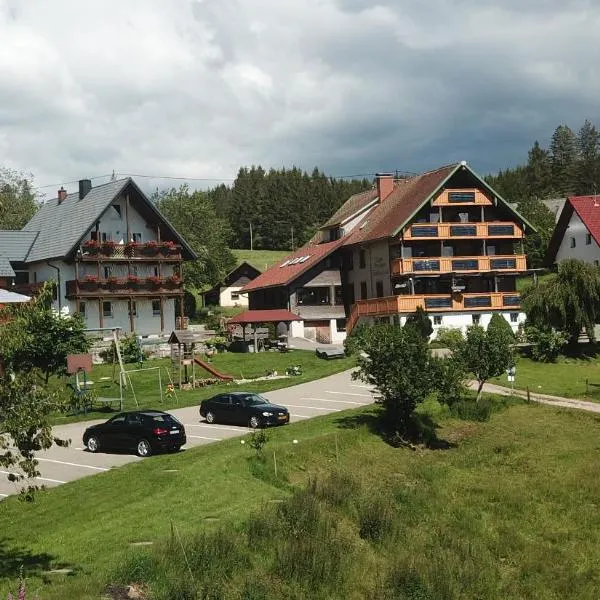 Café-Pension Feldbergblick, хотел в Титизее-Нойщат