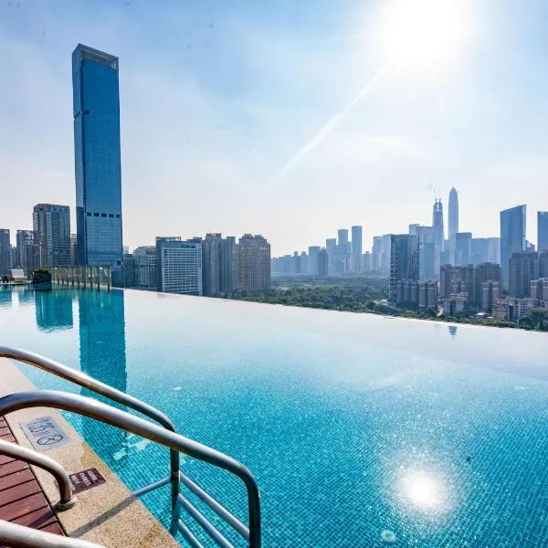 Fraser Suites Shenzhen, Near Huaqiang North Business Zone, Infinity pool, Offer 1 free breakfast – hotel w mieście Shenzhen