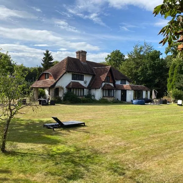 Chichester Retreat with Large Private Mature Garden, hôtel à Emsworth