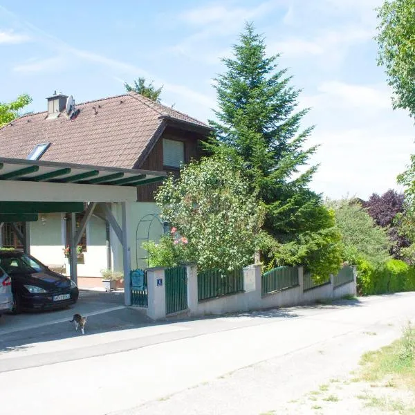 B&B Family Basement Apartment, Breakfast, Free Parking, 5km from Tulln, hotel v destinaci Tulln