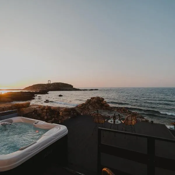 Portara Seaside Luxury Suites, hotel in Naxos Chora