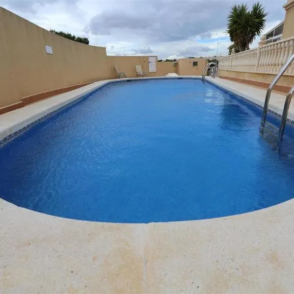 Maison de vacances de 3 chambres à Orihuela Costa - Torrevieja !, hotel di Orihuela