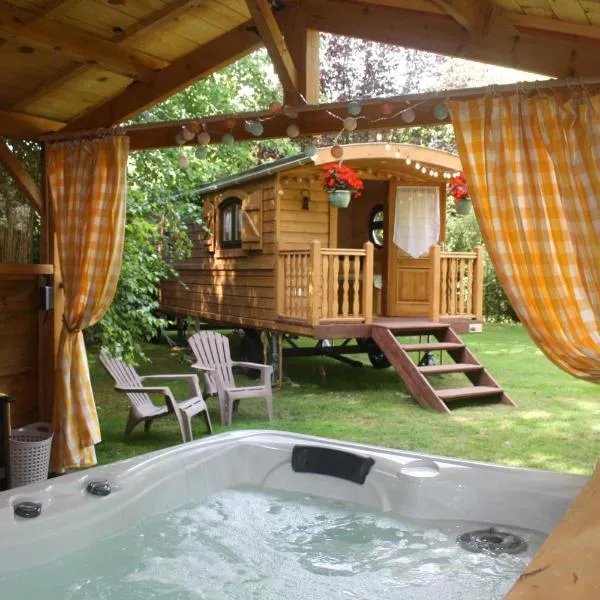 La Roulotte d'Emilie et son jacuzzi privé, hotell i Tonnay-Charente